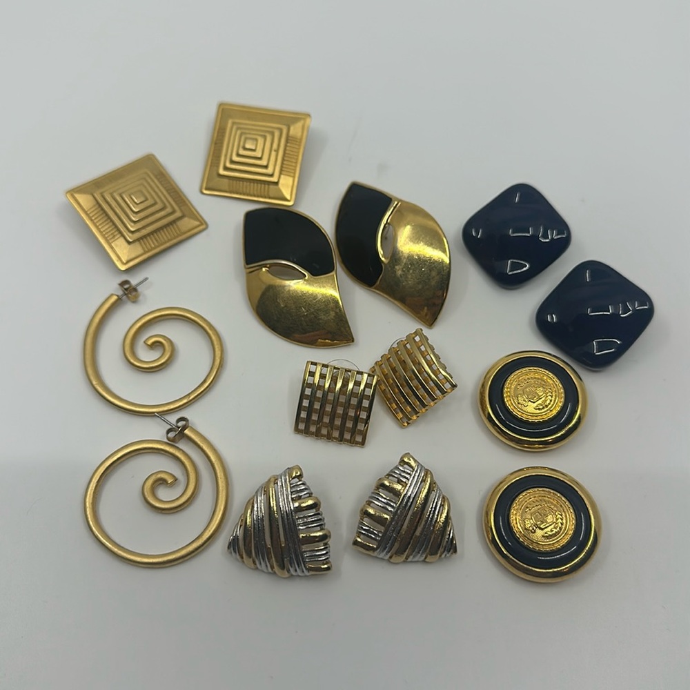 Bunch of goldtone earrings 7 Pair